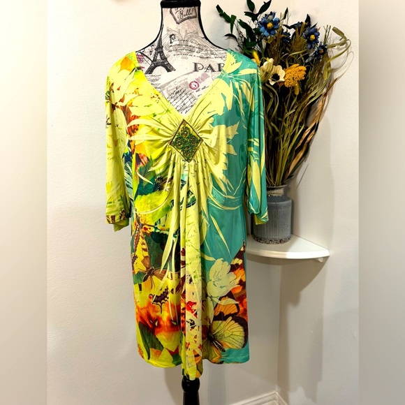 Energie Vibrant Floral & Butterflies Floral Tunic with Beaded Detail Size 2X - Picture 1 of 10